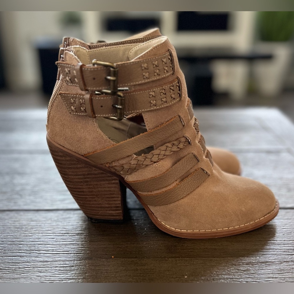 SOHO COBBLER Women's Tan Leather Ankle Boots Size 9